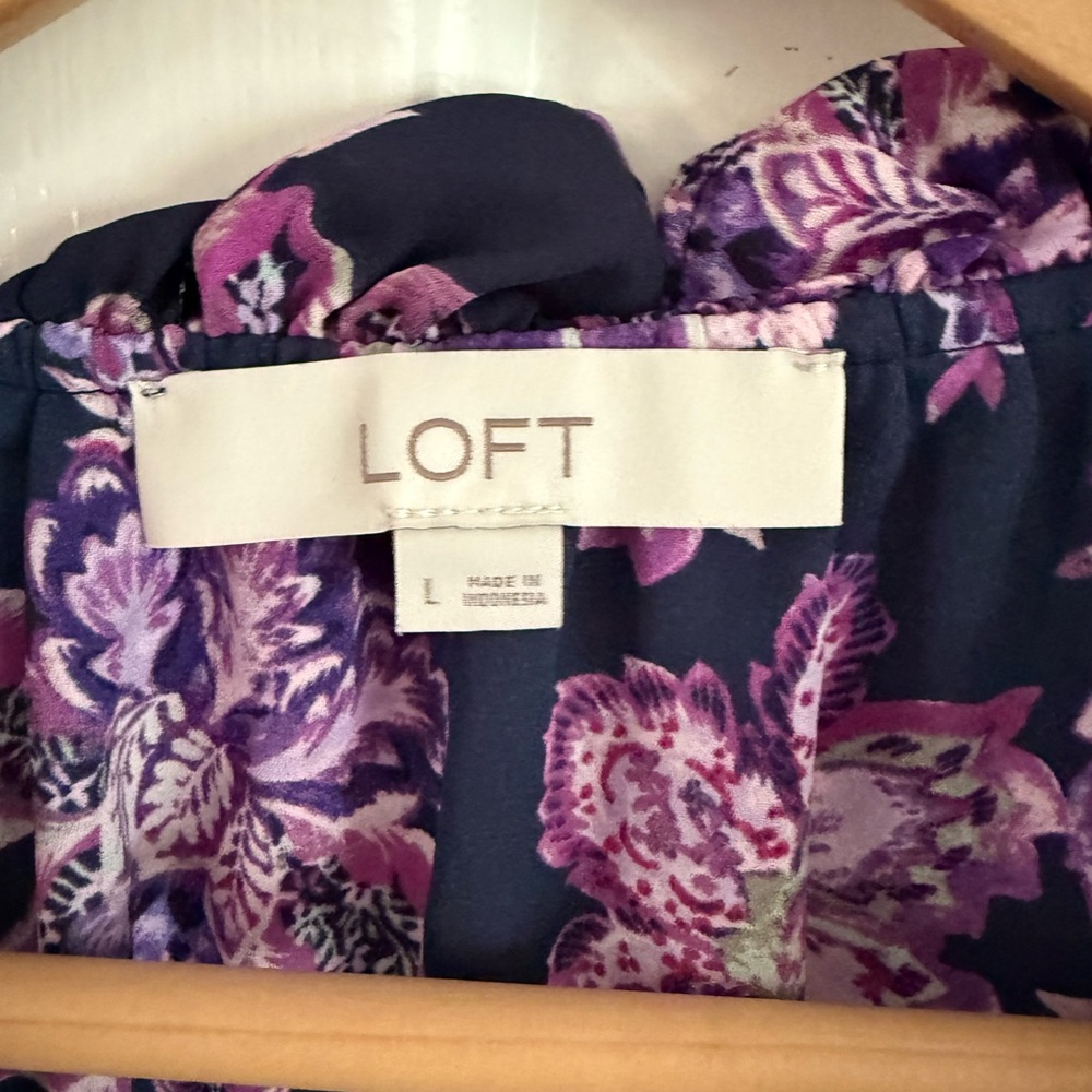 LOFT Women's Navy and Purple Floral Blouse - Picture 2 of 2